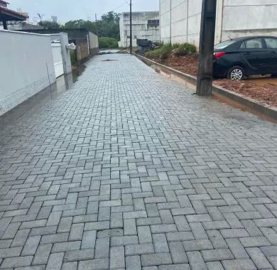 Obras de pavimentação em paver, drenagem pluvial e sinalização viária da Rua João Inácio de Borba, localizada no bairro Centro, Balneário Piçarras/SC