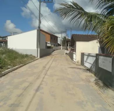 Obras de pavimentação em paver, drenagem pluvial e sinalização viária da Rua João Inácio de Borba, localizada no bairro Centro, Balneário Piçarras/SC