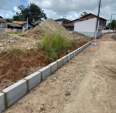 Obras de pavimentação em paver, drenagem pluvial e sinalização viária da Rua João Inácio de Borba, localizada no bairro Centro, Balneário Piçarras/SC