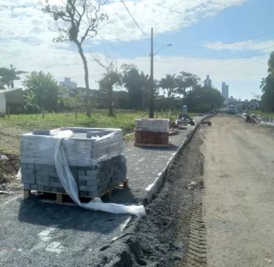 OBRA DE PAVIMENTAÇÃO ASFÁLTICA E EM PAVER RUAS JOSÉ DA COSTA FLORES E VEREADOR ALMIRO BERNARDO DA SILVA – CENTRO, BALNEÁRIO PIÇARRAS/SC