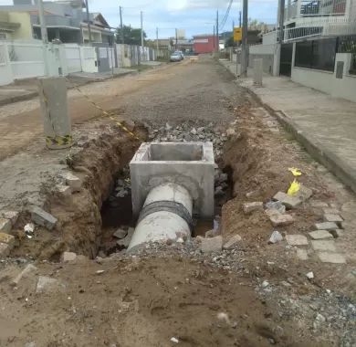 OBRA DE PAVIMENTAÇÃO ASFÁLTICA E EM PAVER RUAS JOSÉ DA COSTA FLORES E VEREADOR ALMIRO BERNARDO DA SILVA – CENTRO, BALNEÁRIO PIÇARRAS/SC