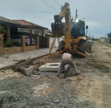 OBRA DE PAVIMENTAÇÃO ASFÁLTICA E EM PAVER RUAS JOSÉ DA COSTA FLORES E VEREADOR ALMIRO BERNARDO DA SILVA – CENTRO, BALNEÁRIO PIÇARRAS/SC