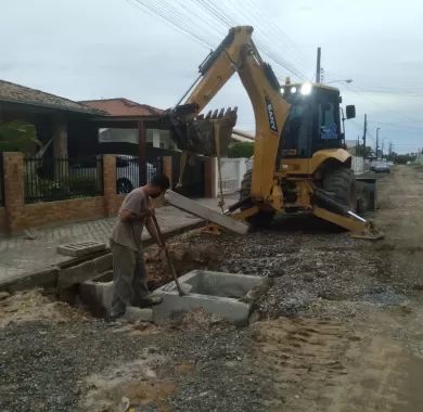 OBRA DE PAVIMENTAÇÃO ASFÁLTICA E EM PAVER RUAS JOSÉ DA COSTA FLORES E VEREADOR ALMIRO BERNARDO DA SILVA – CENTRO, BALNEÁRIO PIÇARRAS/SC