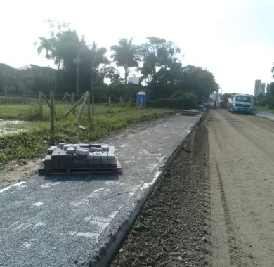 OBRA DE PAVIMENTAÇÃO ASFÁLTICA E EM PAVER RUAS JOSÉ DA COSTA FLORES E VEREADOR ALMIRO BERNARDO DA SILVA – CENTRO, BALNEÁRIO PIÇARRAS/SC