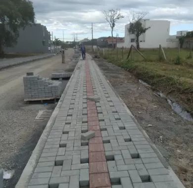 OBRA DE PAVIMENTAÇÃO ASFÁLTICA E EM PAVER RUAS JOSÉ DA COSTA FLORES E VEREADOR ALMIRO BERNARDO DA SILVA – CENTRO, BALNEÁRIO PIÇARRAS/SC