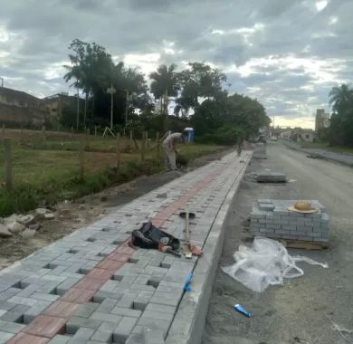 OBRA DE PAVIMENTAÇÃO ASFÁLTICA E EM PAVER RUAS JOSÉ DA COSTA FLORES E VEREADOR ALMIRO BERNARDO DA SILVA – CENTRO, BALNEÁRIO PIÇARRAS/SC