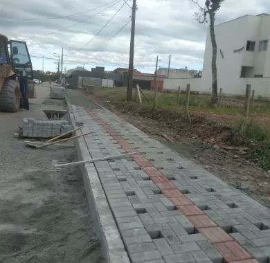 OBRA DE PAVIMENTAÇÃO ASFÁLTICA E EM PAVER RUAS JOSÉ DA COSTA FLORES E VEREADOR ALMIRO BERNARDO DA SILVA – CENTRO, BALNEÁRIO PIÇARRAS/SC