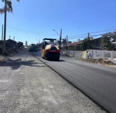 Pavimentação asfáltica e sinalização viária das ruas Das Acácias, Das Rosas e Das Begônias, no Bairro Nossa Senhora da Paz,  Balneário Piçarras - SC