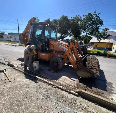 Pavimentação asfáltica e sinalização viária das ruas Das Acácias, Das Rosas e Das Begônias, no Bairro Nossa Senhora da Paz,  Balneário Piçarras - SC