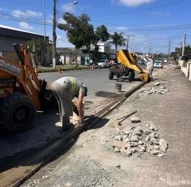 Pavimentação asfáltica e sinalização viária das ruas Das Acácias, Das Rosas e Das Begônias, no Bairro Nossa Senhora da Paz,  Balneário Piçarras - SC