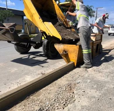 Pavimentação asfáltica e sinalização viária das ruas Das Acácias, Das Rosas e Das Begônias, no Bairro Nossa Senhora da Paz,  Balneário Piçarras - SC