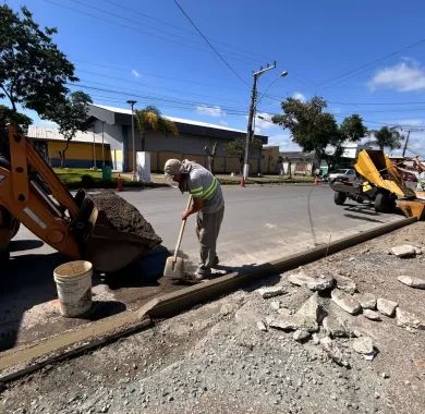 Pavimentação asfáltica e sinalização viária das ruas Das Acácias, Das Rosas e Das Begônias, no Bairro Nossa Senhora da Paz,  Balneário Piçarras - SC