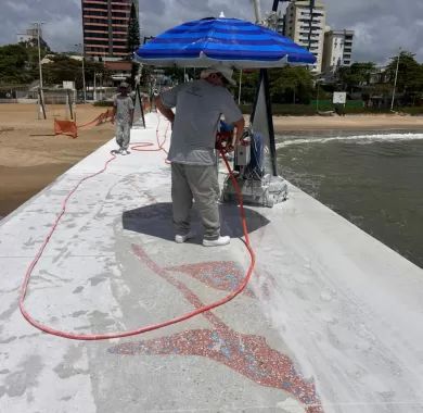 Urbanização e iluminação pública dos molhes norte, central e de 70 metros de Balneário Piçarras - SC