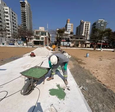 Urbanização e iluminação pública dos molhes norte, central e de 70 metros de Balneário Piçarras - SC