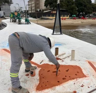 Urbanização e iluminação pública dos molhes norte, central e de 70 metros de Balneário Piçarras - SC